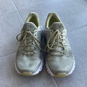 On Running Women’s Cloudswift US W 9 Hay / Leaf